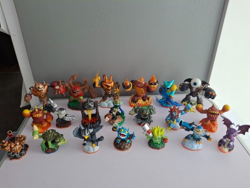 Skylanders figure bundle - figure, x20