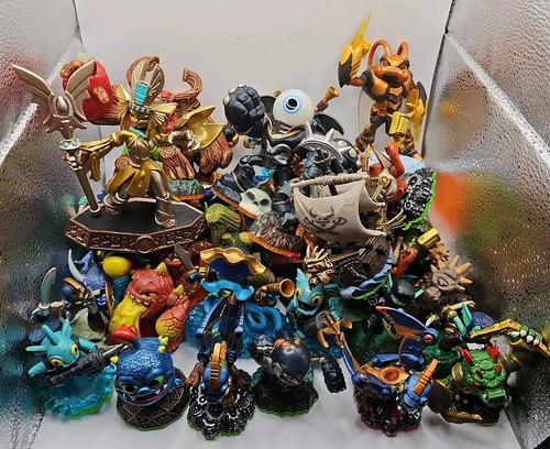 Lot skylanders figures - 38,